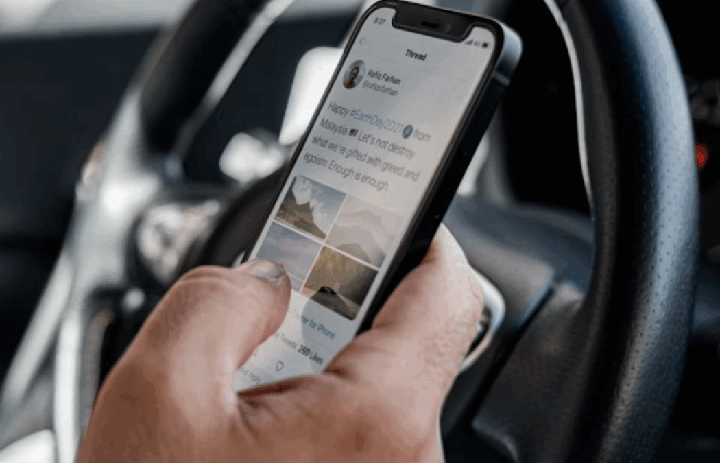 Cell Phone Use While Driving = Car Crashes